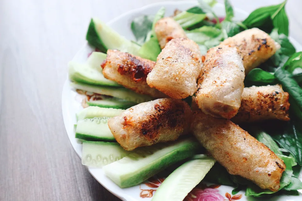 Bàn đôi góc cửa sổ